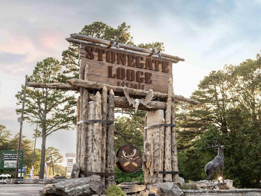 Stonegate Lodge 2 Queen Beds Fast Wifi 50In Tv Salt Water Pool Room # 305 Eureka Springs Dış mekan fotoğraf
