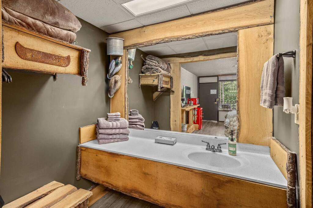 Stonegate Lodge 2 Queen Beds Fast Wifi 50In Tv Salt Water Pool Room # 305 Eureka Springs Dış mekan fotoğraf