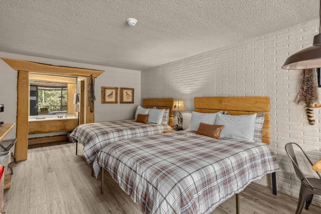 Stonegate Lodge 2 Queen Beds Fast Wifi 50In Tv Salt Water Pool Room # 305 Eureka Springs Dış mekan fotoğraf